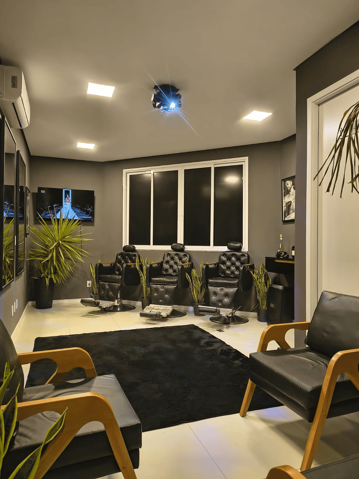 Sala de atendimento com cadeiras premium